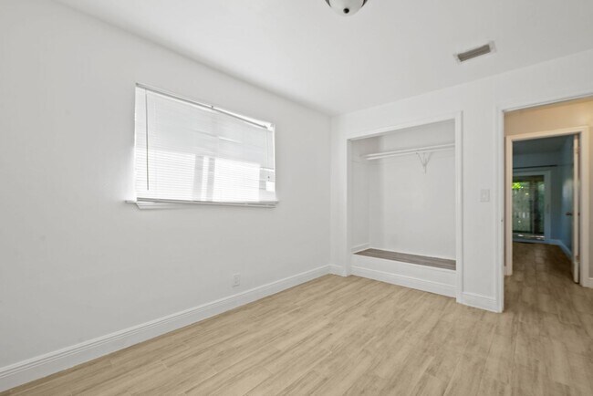 Building Photo - Charming 3-Bed, 2-Bath Home in Prime Fort Lauderdale!