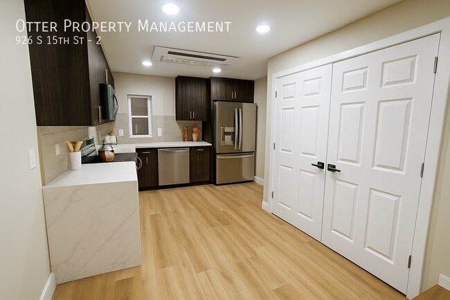 Building Photo - 926 S 15th St