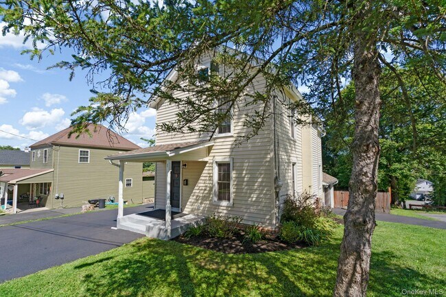 Building Photo - 1 2nd St