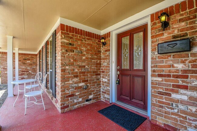 Building Photo - 9806 Larston St