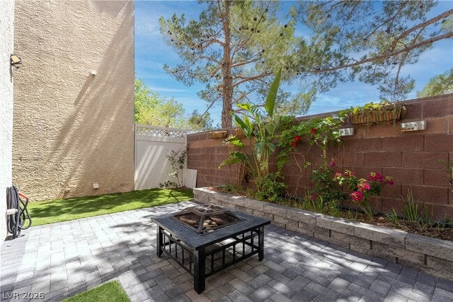 Building Photo - 5999 Quiet Glow Ave