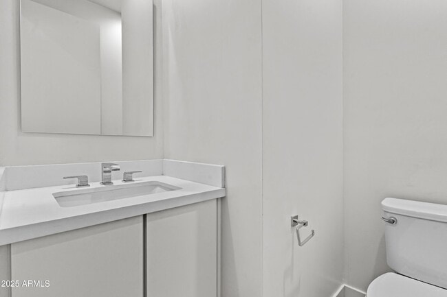 Building Photo - 325 E Coronado Rd