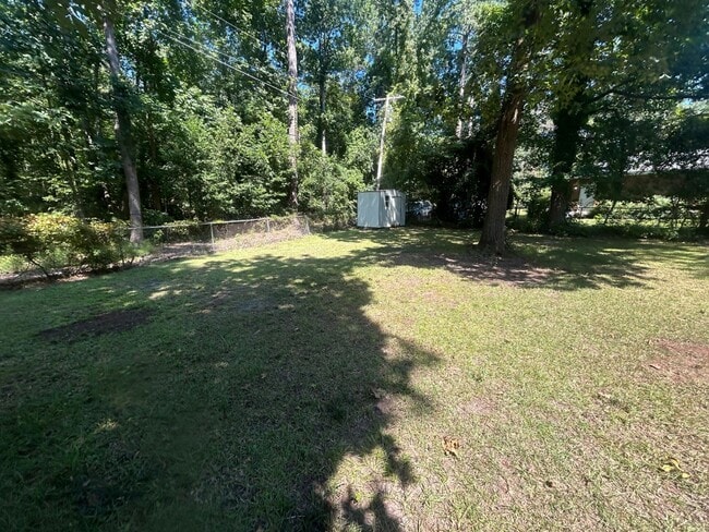 Building Photo - 1427 Woodlawn Ave