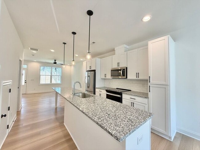 Building Photo - 4821 Gossamer Ln