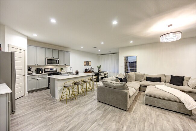 Building Photo - 6846 Dell Vista Drive