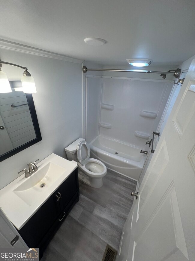 Building Photo - 130 Fairview Rd