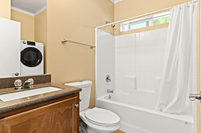 Building Photo - Move-In Ready! A Bright & Open Designer Co...