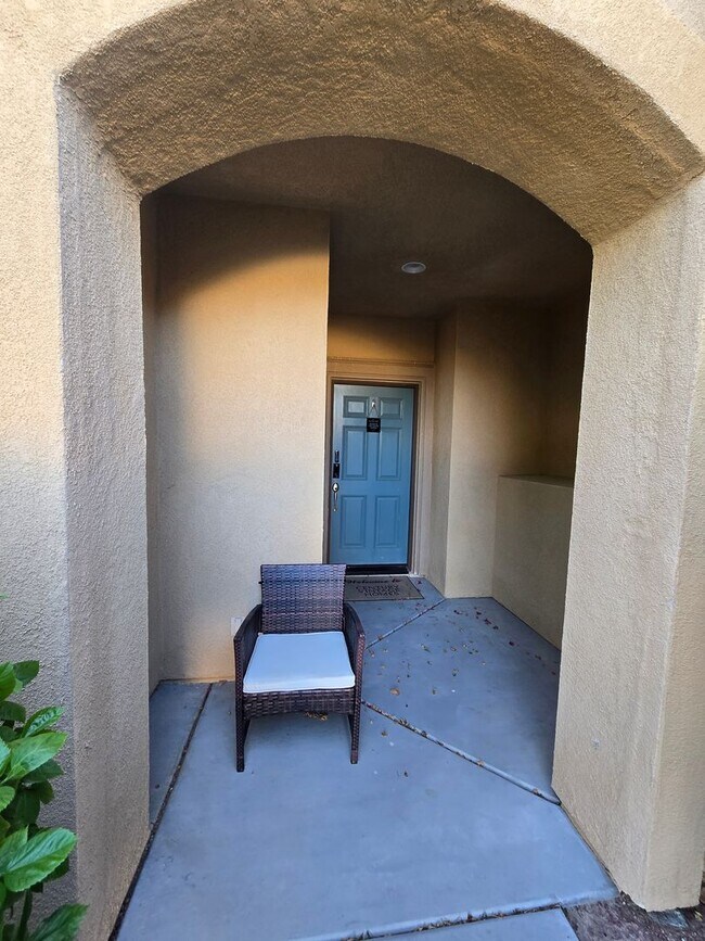 Building Photo - 3 Bedroom 2 Bath located in Mountain View DHS