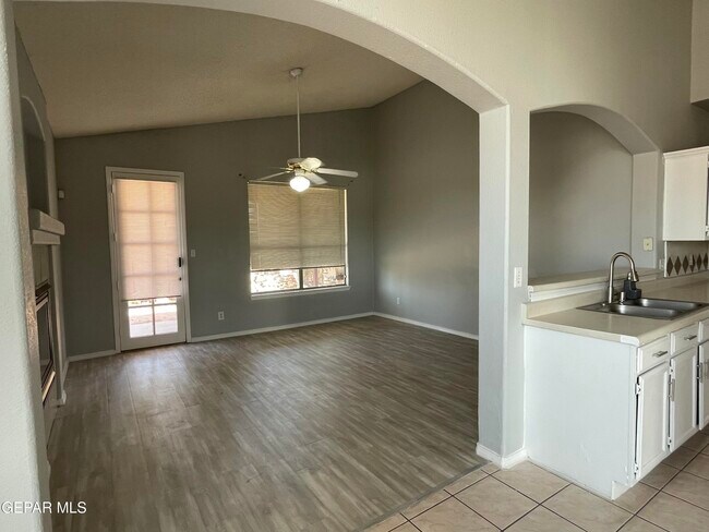 Building Photo - 3701 Trina Pl
