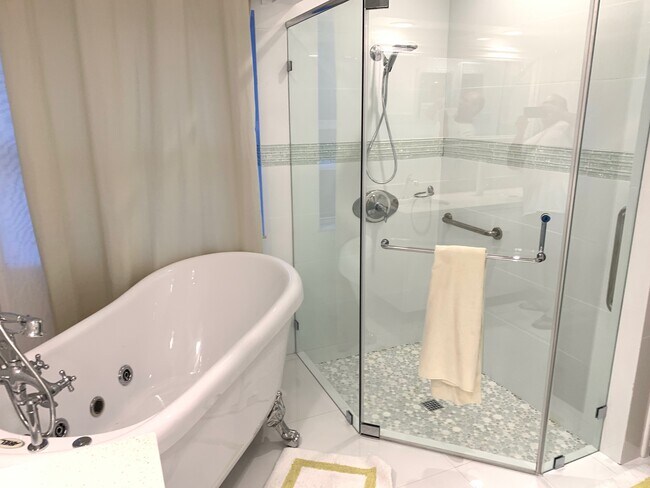 Master Bath - 13329 SW 144th Ter