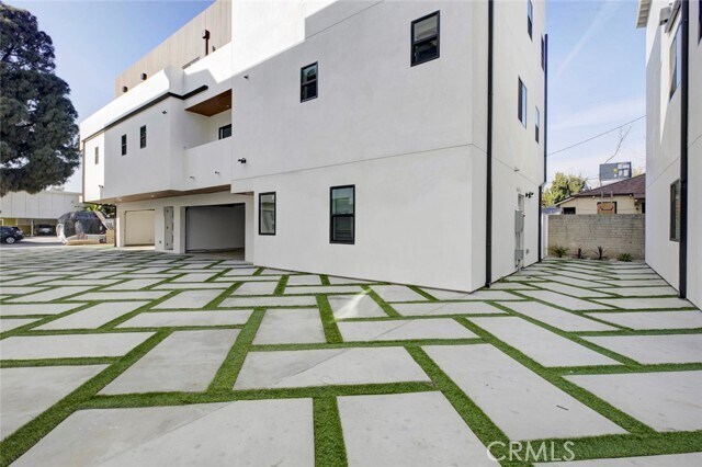 Building Photo - 5654 Cartwright Ave