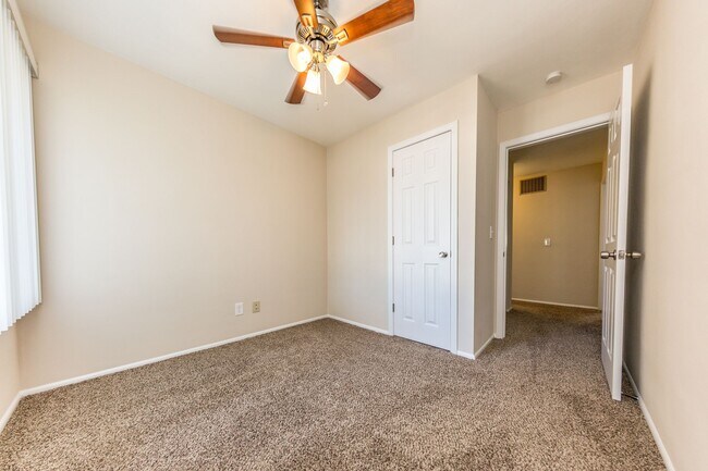 Building Photo - Southview Plaza Townhomes