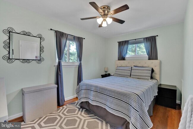 Building Photo - 3252 Holly Hill Dr