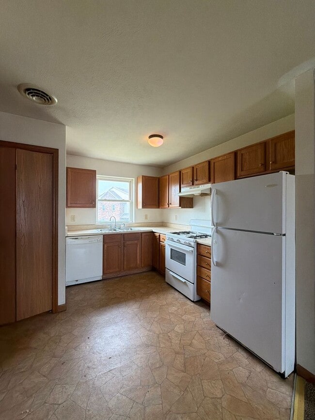 Building Photo - 279 Woodridge Ct
