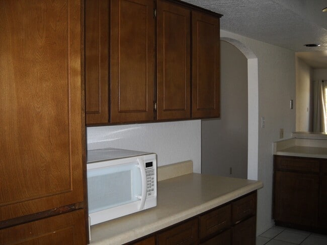 Building Photo - 2210 S Iris Dr