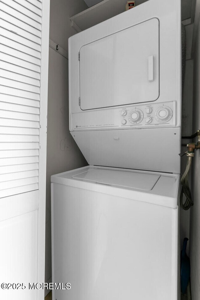 Building Photo - 1 Channel Dr