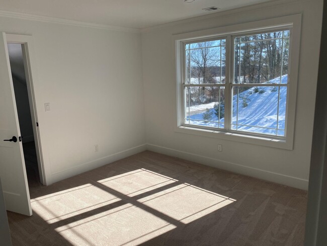 Building Photo - 53 River Rd