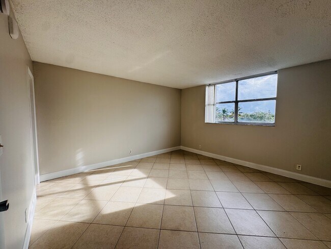 Building Photo - 500 Executive Center Dr
