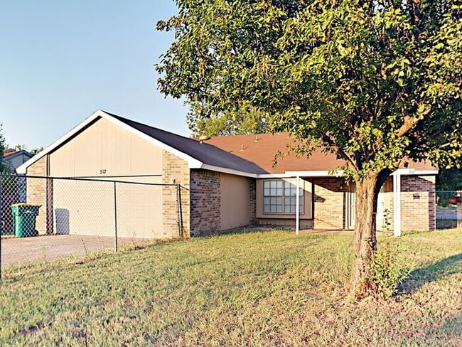 Building Photo - No Application Fee* Plus $250 Off First 2 ...
