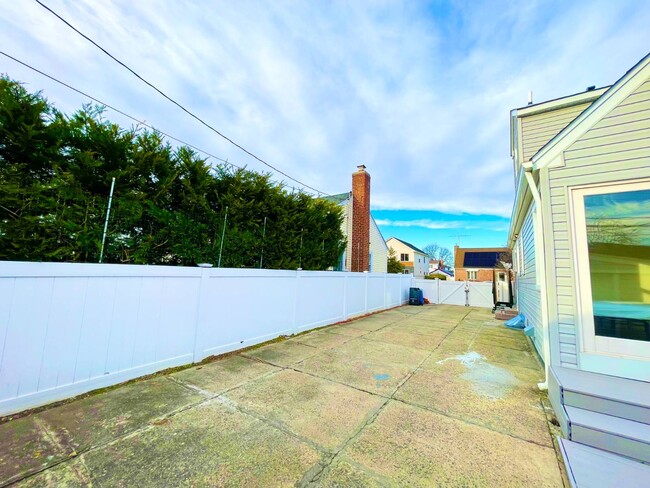 Building Photo - 278 Devonshire Dr