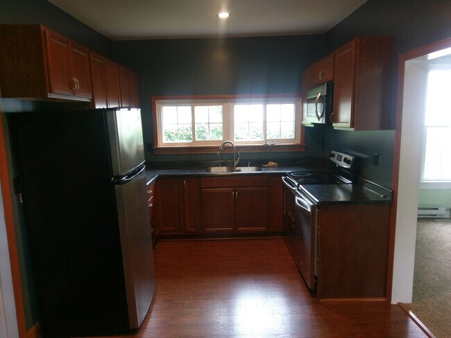 Building Photo - 502 Eben Ave