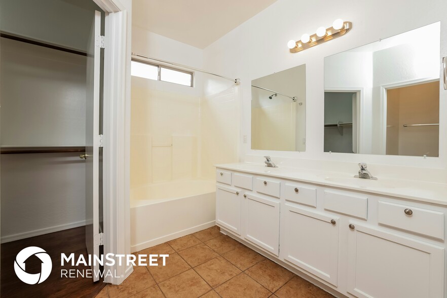 Building Photo - 12914 W Rosewood Dr