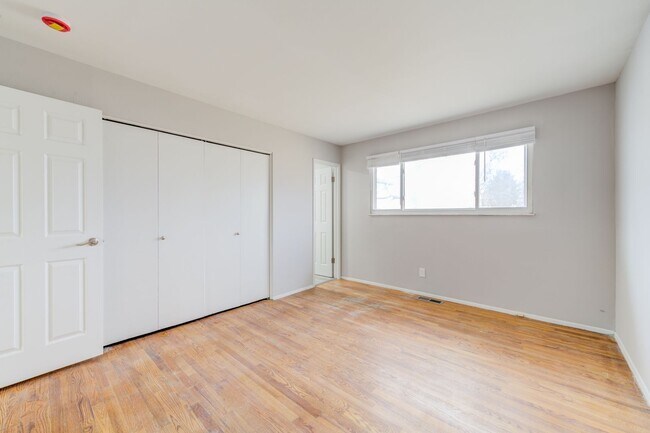 Building Photo - 3 bedroom 2 bath house with attached garage.