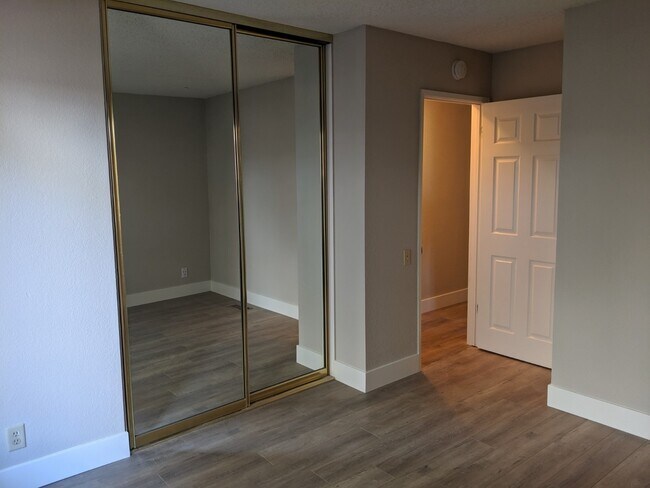 Building Photo - Remodeled 4 Bed 2 Bath Beauty in Vintage H...