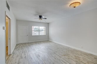 Building Photo - 1450 N Riverside Dr