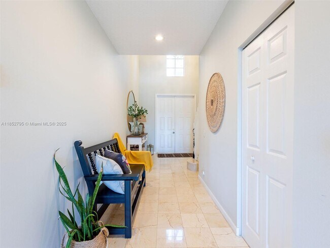 Building Photo - 665 Nandina Dr