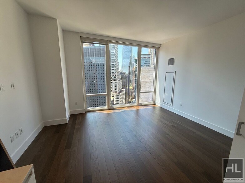 Primary Photo - East 44th Street