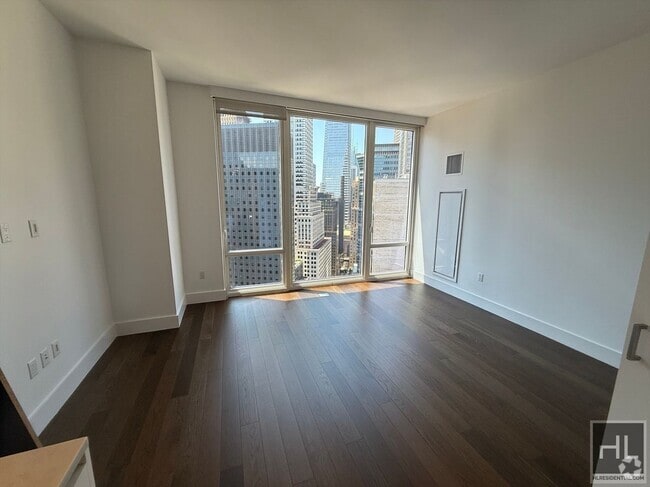 Building Photo - 222 E 44th St