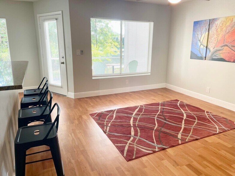 Building Photo - 815 W Boynton Beach Blvd