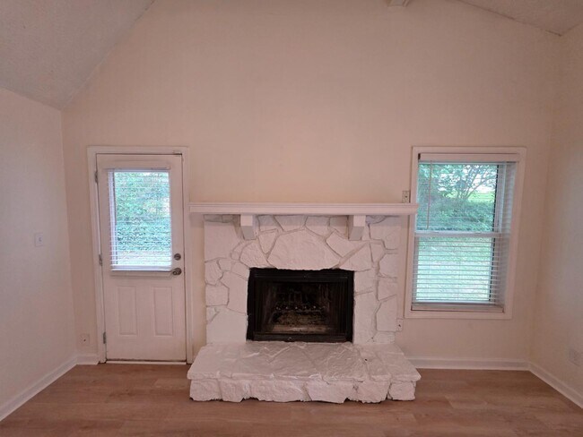 Building Photo - 450 Booth Cir SW