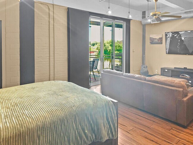 Building Photo - Modern Downtown Condo with Stunning City V...