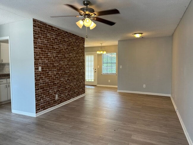 Building Photo - 258 Garden Cir
