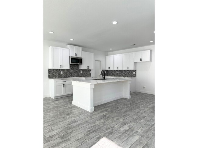 Building Photo - 7710 Darnay Dr