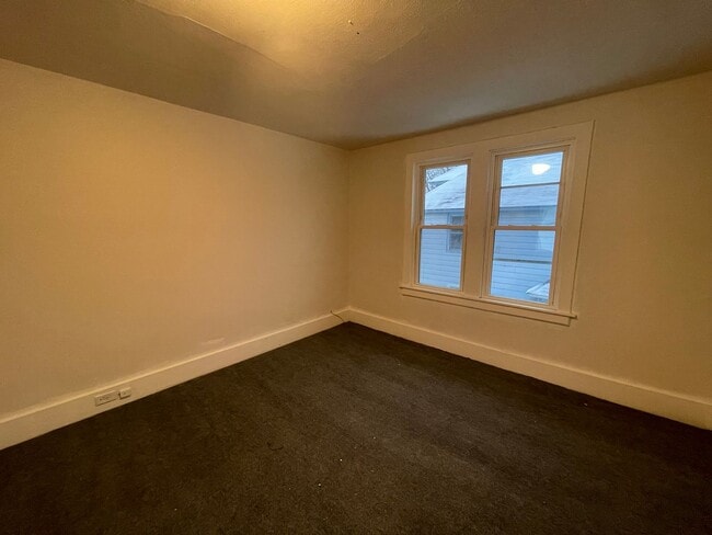 Building Photo - Three Bedroom Home in Kalamazoo