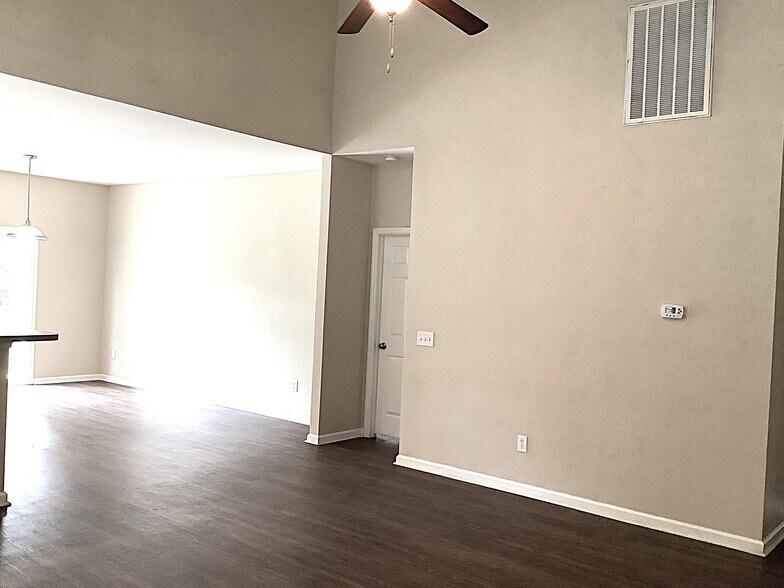 Building Photo - 8029 Hyannis Ct