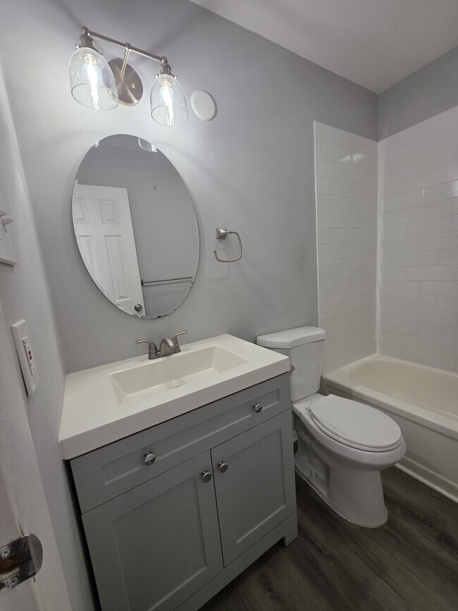 Building Photo - 122 Chelsea Cir