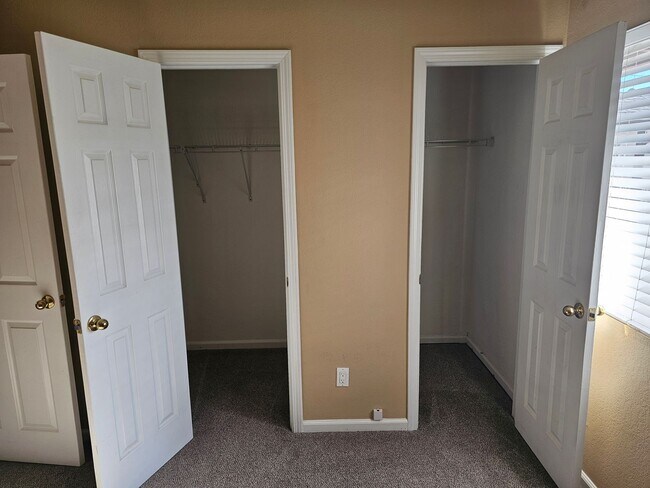 Building Photo - 414 21st St