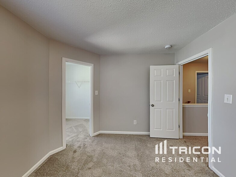 Building Photo - 9234 Tiger Lily Ln