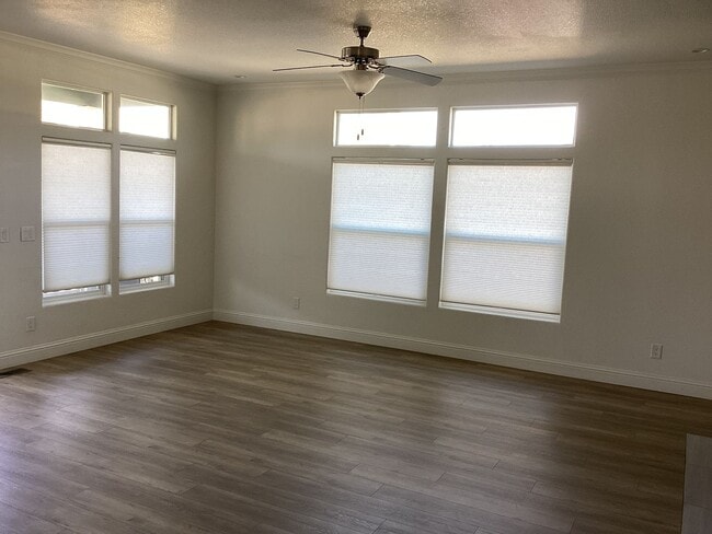 Building Photo - Live Oak