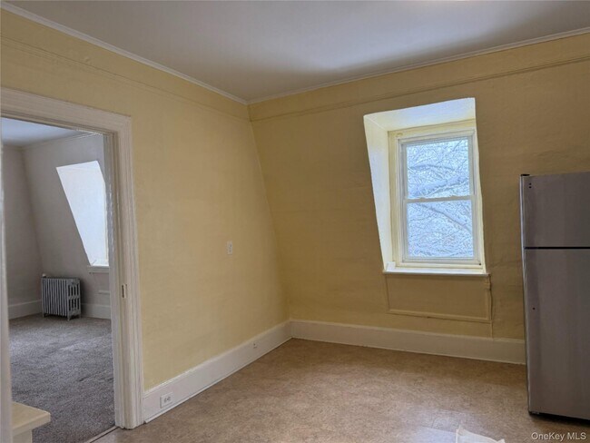 Building Photo - 64 Anstice St