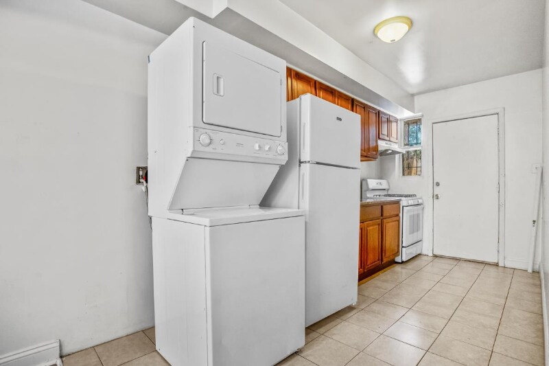 Building Photo - 349 Parkland Pl SE