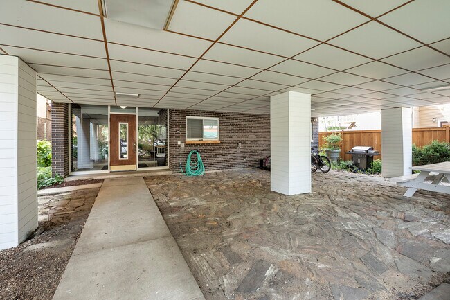 Building Photo - 2730 Central St