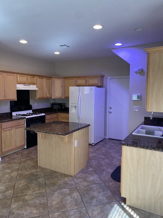 Building Photo - 5090 Silent Valley Ct