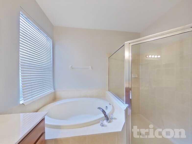 Building Photo - 1036 Napolean Way