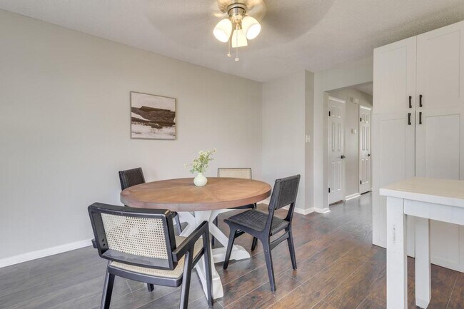 Building Photo - 749 Quesnel Dr