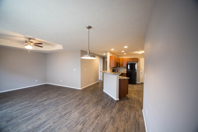 Building Photo - 805 Windmill Dr